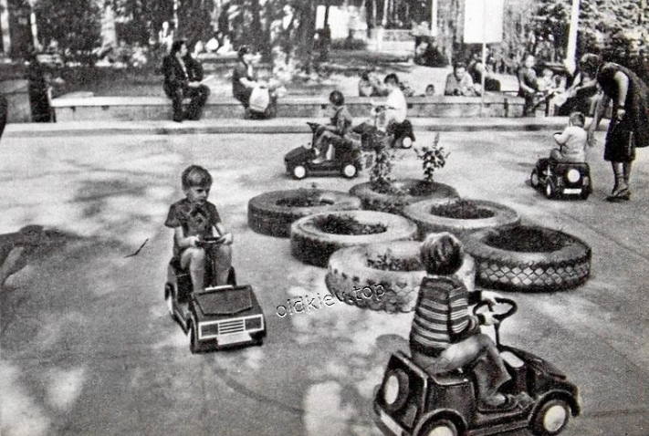 Американські гірки та атракціони. Дивіться, яким був київський Гідропарк у 80-х роках